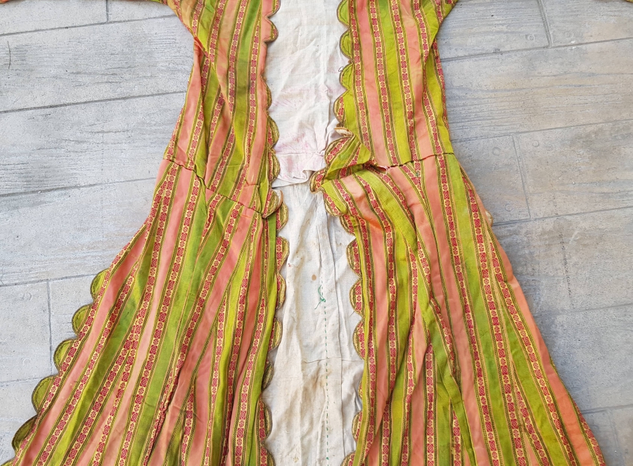 OSMANLI DÖNEMİ HEREKE YAPIMI YÜKSEK KONDİSYONDA İPEK ÜÇ ETEK