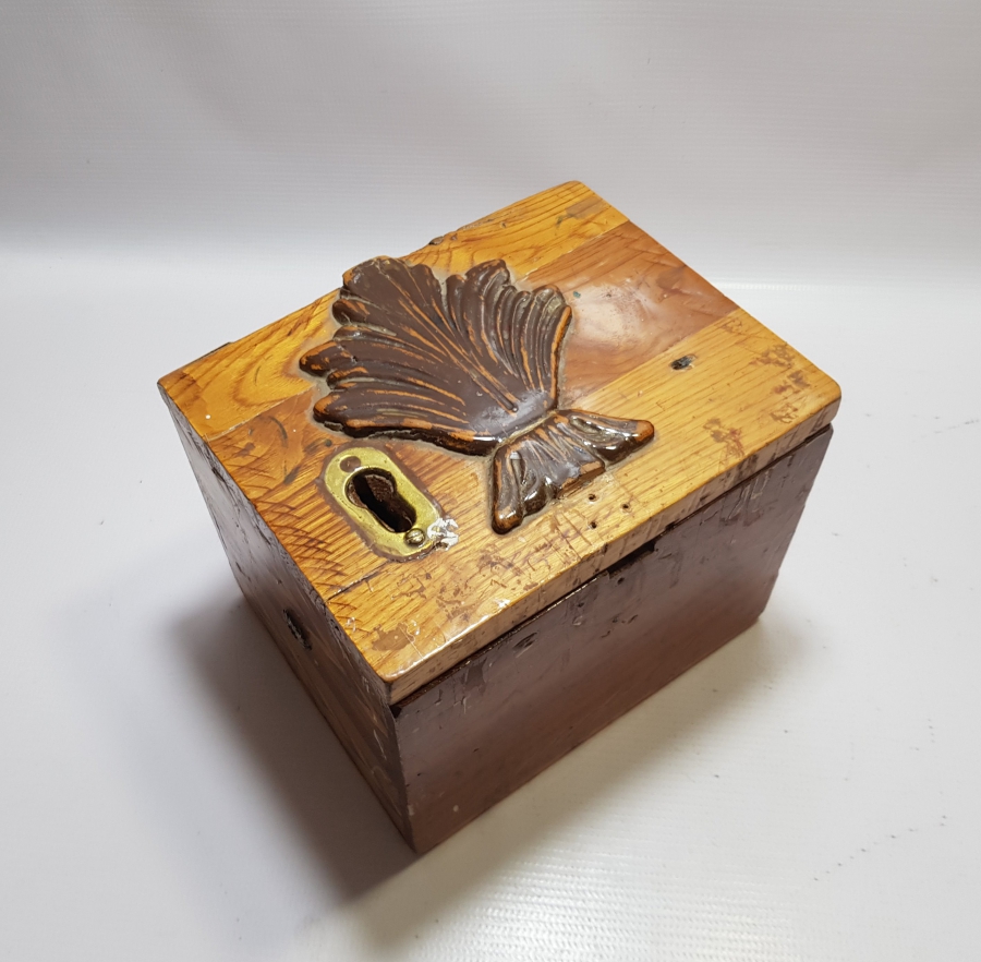 EL OYMA İŞÇİLİKLİ ANTİKA AHŞAP KAPAKLI KUTU