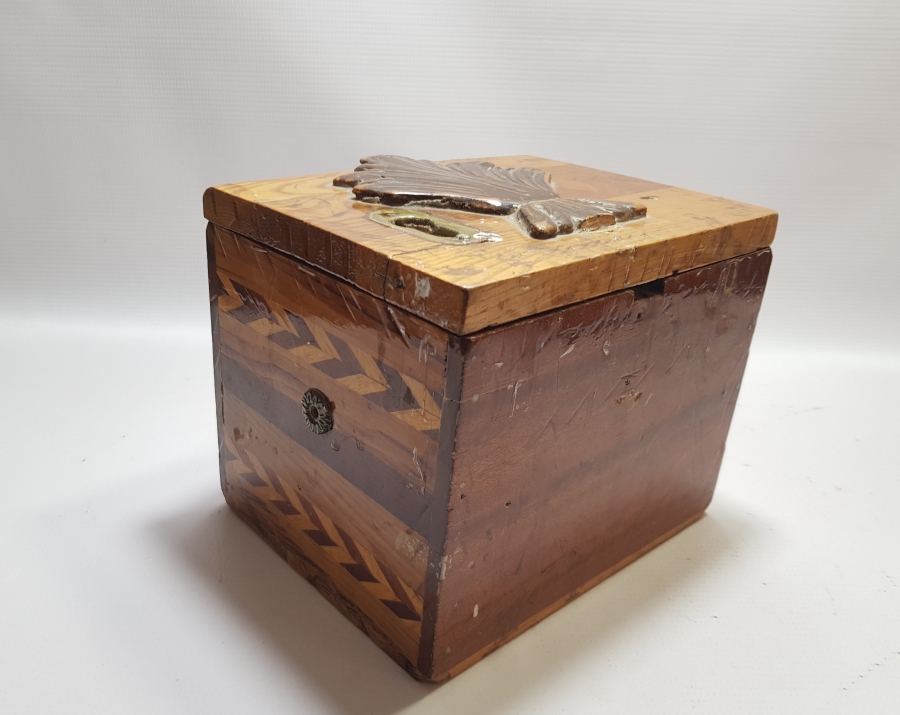 EL OYMA İŞÇİLİKLİ ANTİKA AHŞAP KAPAKLI KUTU