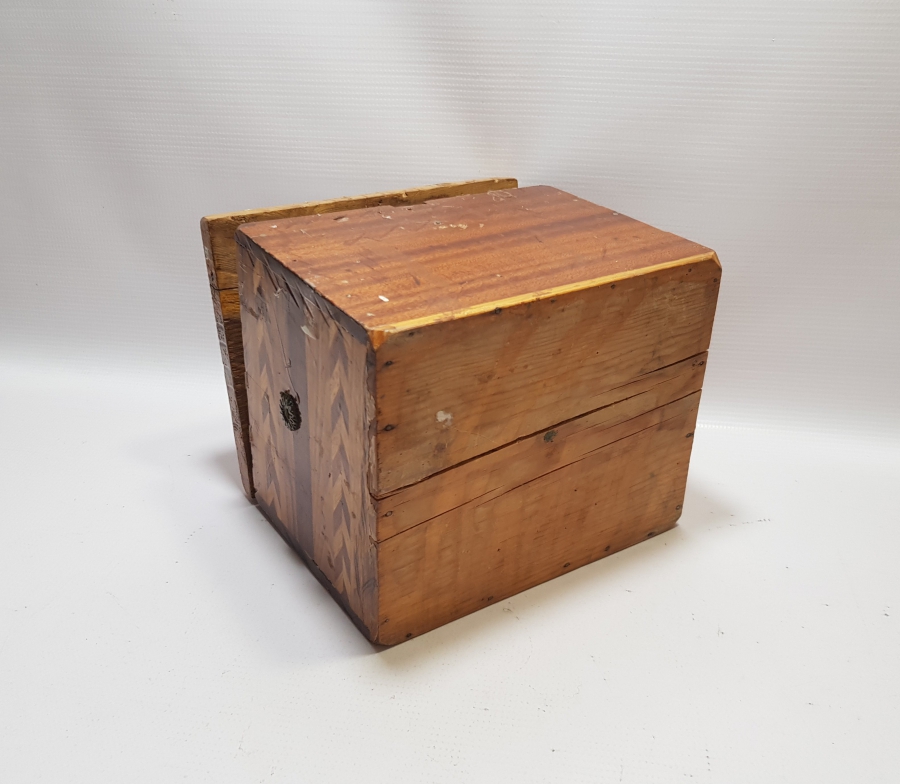 EL OYMA İŞÇİLİKLİ ANTİKA AHŞAP KAPAKLI KUTU