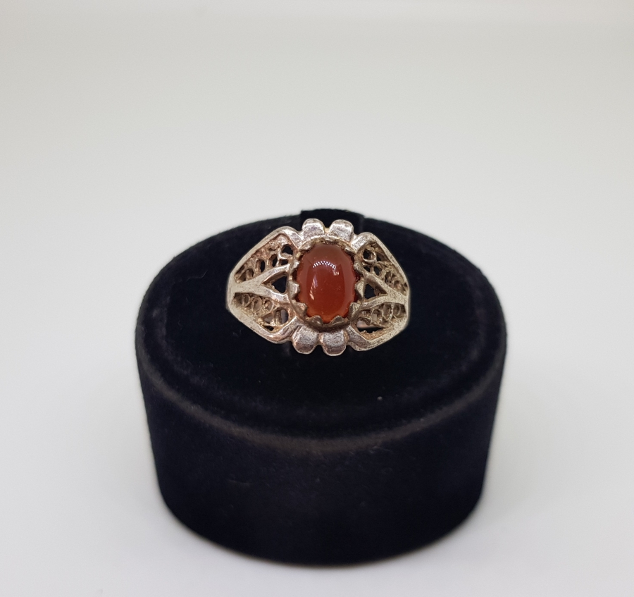 ÜZERİ AKİK TAŞLI VE TELKARİ İŞÇİLİKLİ HAC İŞİ GÜMÜŞ YÜZÜK