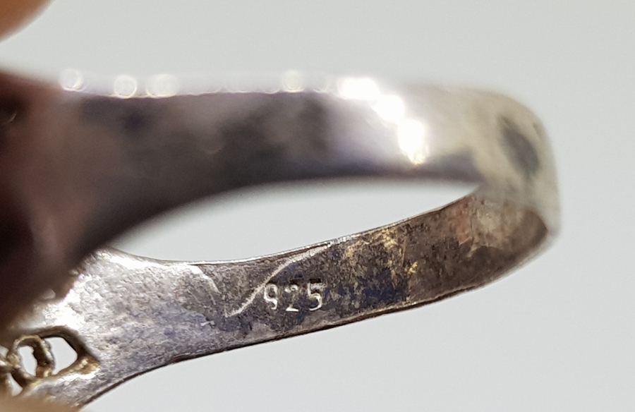 ÜZERİ AKİK TAŞLI VE TELKARİ İŞÇİLİKLİ HAC İŞİ GÜMÜŞ YÜZÜK