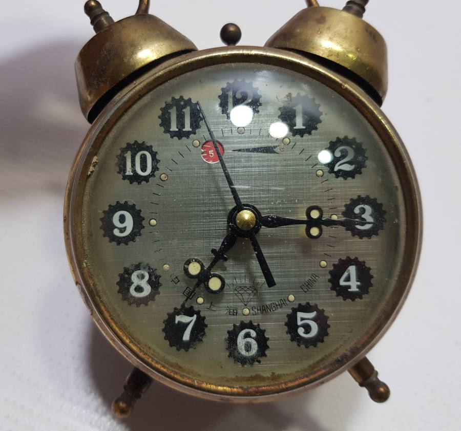 ANTİKA KURMALI MASA SAATİ