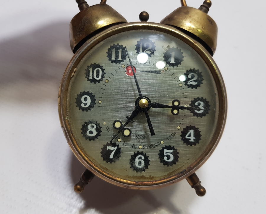 ANTİKA KURMALI MASA SAATİ