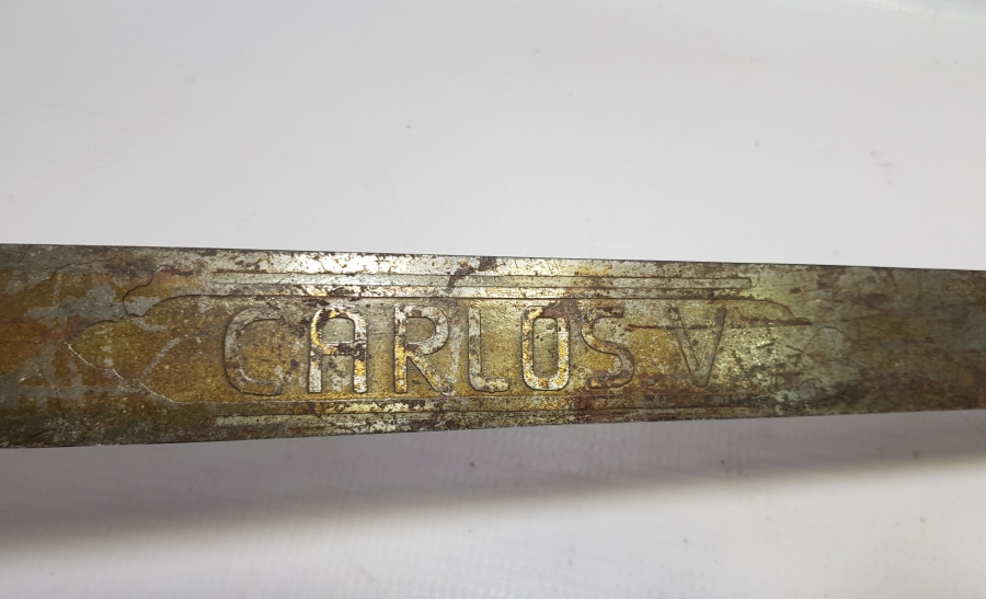 ÜZERİNDE CARLOS V YAZILI AVRUPA YAPIMI ANTİKA SUBAY KILICI