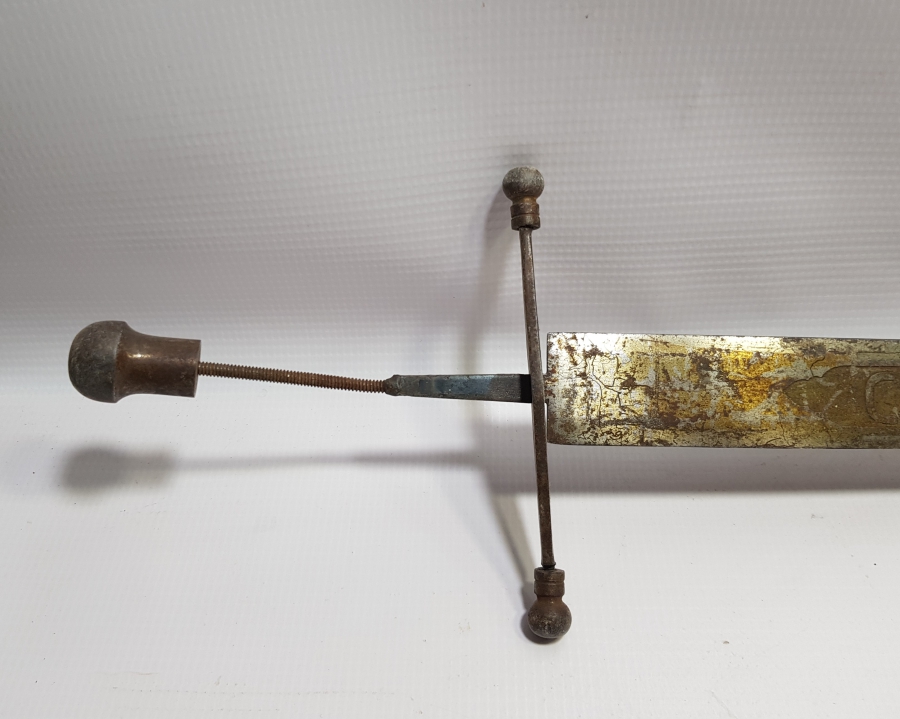 ÜZERİNDE CARLOS V YAZILI AVRUPA YAPIMI ANTİKA SUBAY KILICI