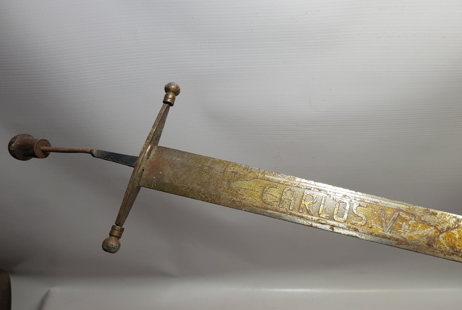 ÜZERİNDE CARLOS V YAZILI AVRUPA YAPIMI ANTİKA SUBAY KILICI