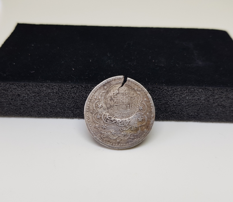 ÜZERİ TILSIMLI ÇOK NADİR GÜMÜŞ BEREKET PARASI