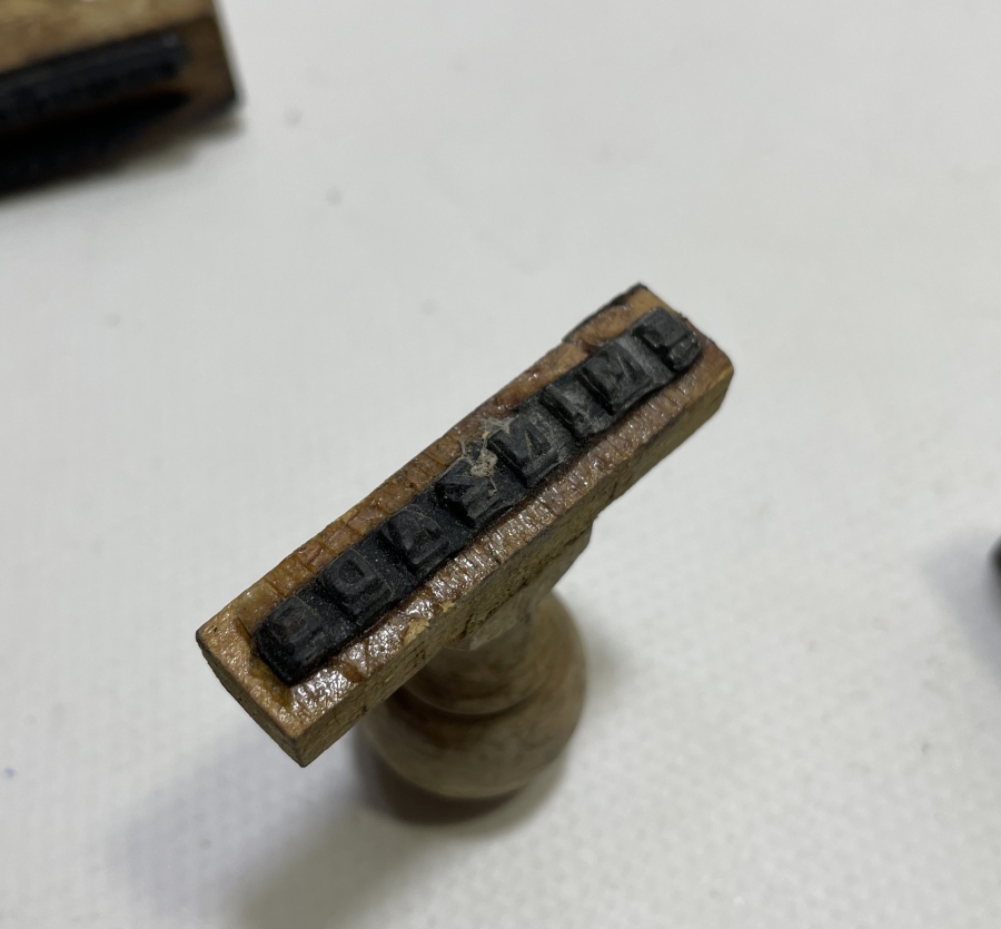 AYVALIK VE ZEYTİNYAĞIYLA İLGİLİ AHŞAP SAPLI ANTİKA MÜHÜR LOTU