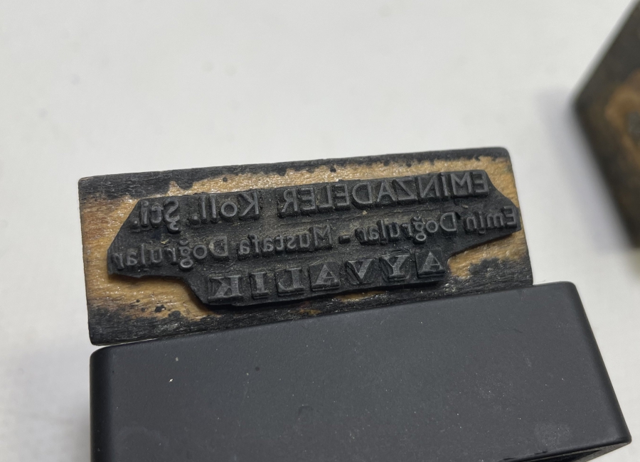 AYVALIK VE ZEYTİNYAĞIYLA İLGİLİ AHŞAP SAPLI ANTİKA MÜHÜR LOTU