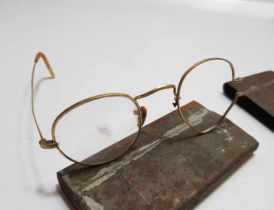 OSMANLI DÖNEMİ ORİJİNAL KABINDA ALTIN KAPLAMA GÖZLÜK