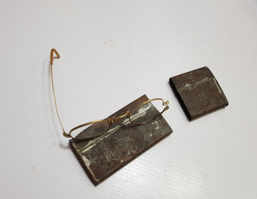 OSMANLI DÖNEMİ ORİJİNAL KABINDA ALTIN KAPLAMA GÖZLÜK