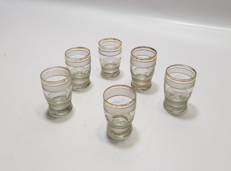 ÜZERLERİ İŞLEMELİ ANTİKA SHOT BARDAKLARI LOTU