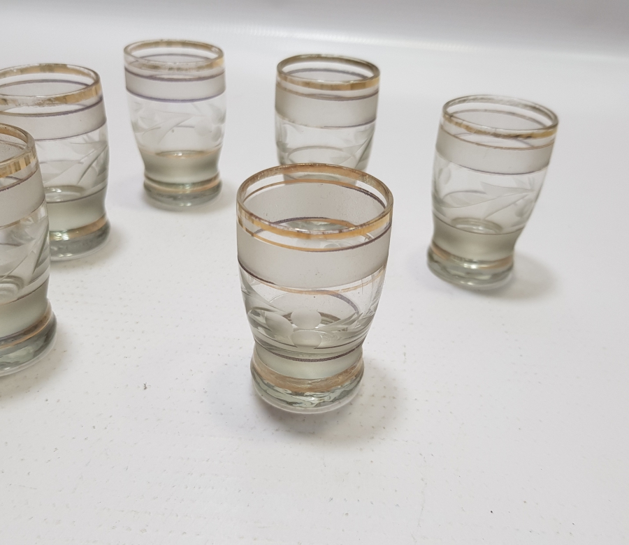 ÜZERLERİ İŞLEMELİ ANTİKA SHOT BARDAKLARI LOTU