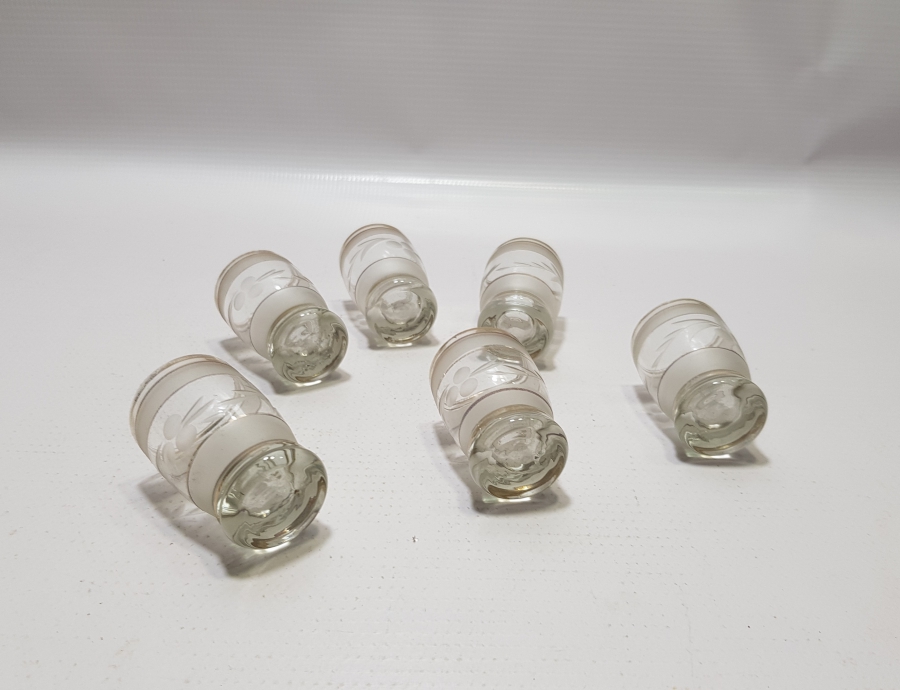 ÜZERLERİ İŞLEMELİ ANTİKA SHOT BARDAKLARI LOTU