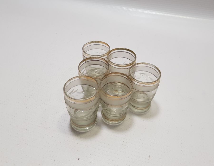 ÜZERLERİ İŞLEMELİ ANTİKA SHOT BARDAKLARI LOTU