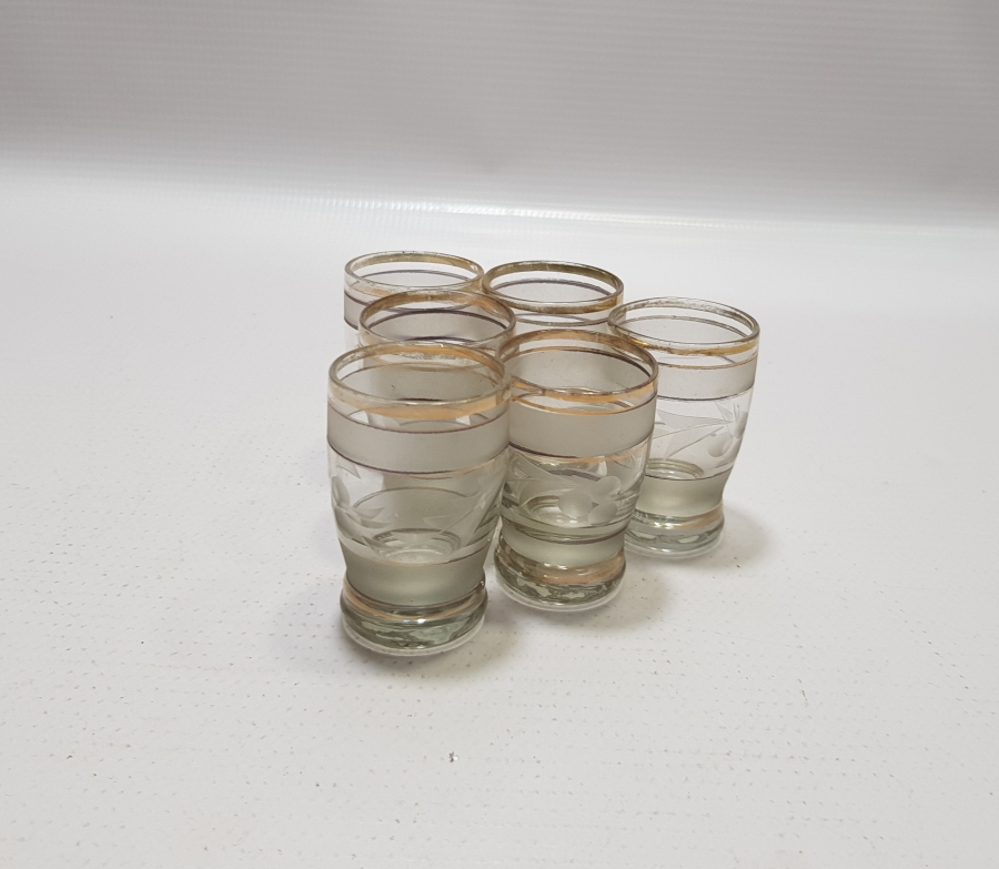 ÜZERLERİ İŞLEMELİ ANTİKA SHOT BARDAKLARI LOTU