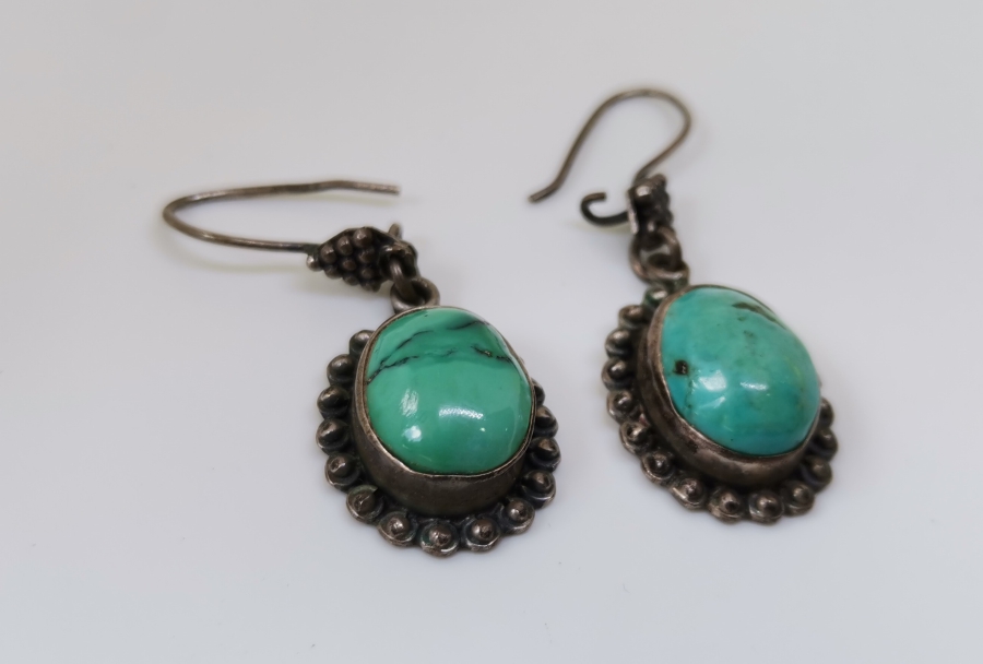 ÜZERİ DOĞAL TAŞLI ÖZEL YAPIM ANTİKA GÜMÜŞ KÜPE