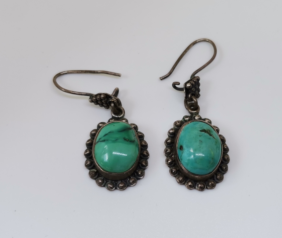 ÜZERİ DOĞAL TAŞLI ÖZEL YAPIM ANTİKA GÜMÜŞ KÜPE