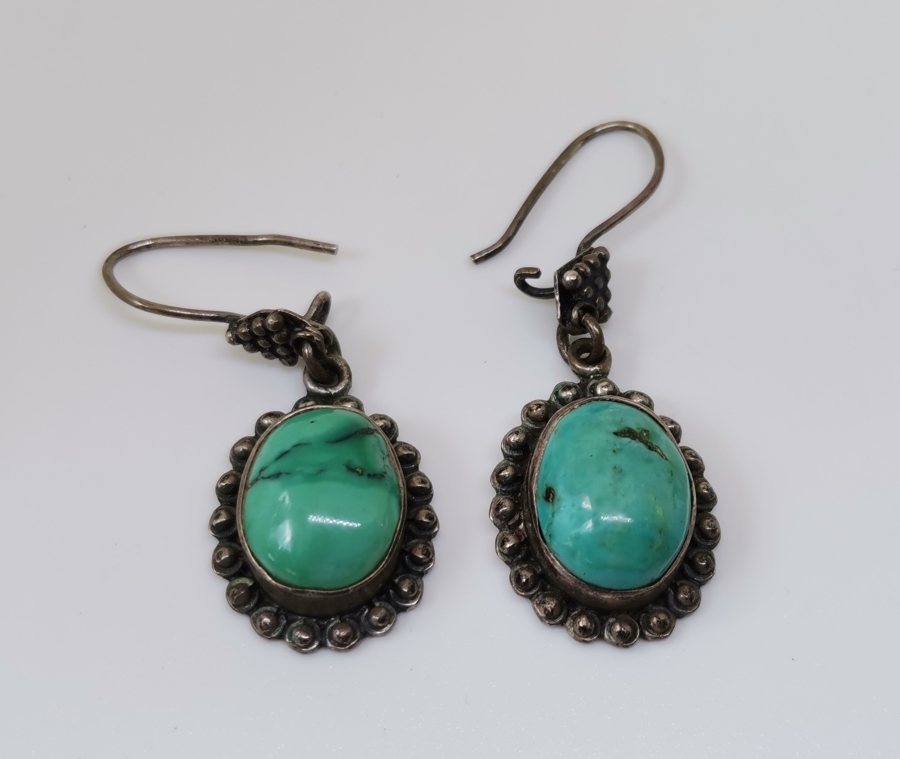 ÜZERİ DOĞAL TAŞLI ÖZEL YAPIM ANTİKA GÜMÜŞ KÜPE