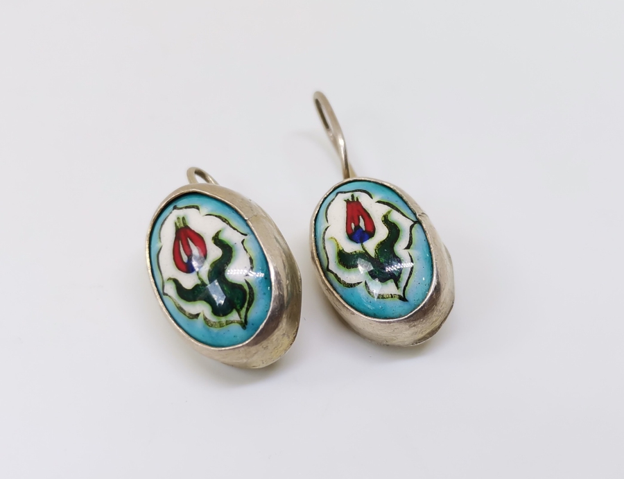 ÖZEL YAPIM HAMRA MODEL KÜTAHYA İŞİ EL BOYAMA GÜMÜŞ MONTÜRLÜ KÜPE