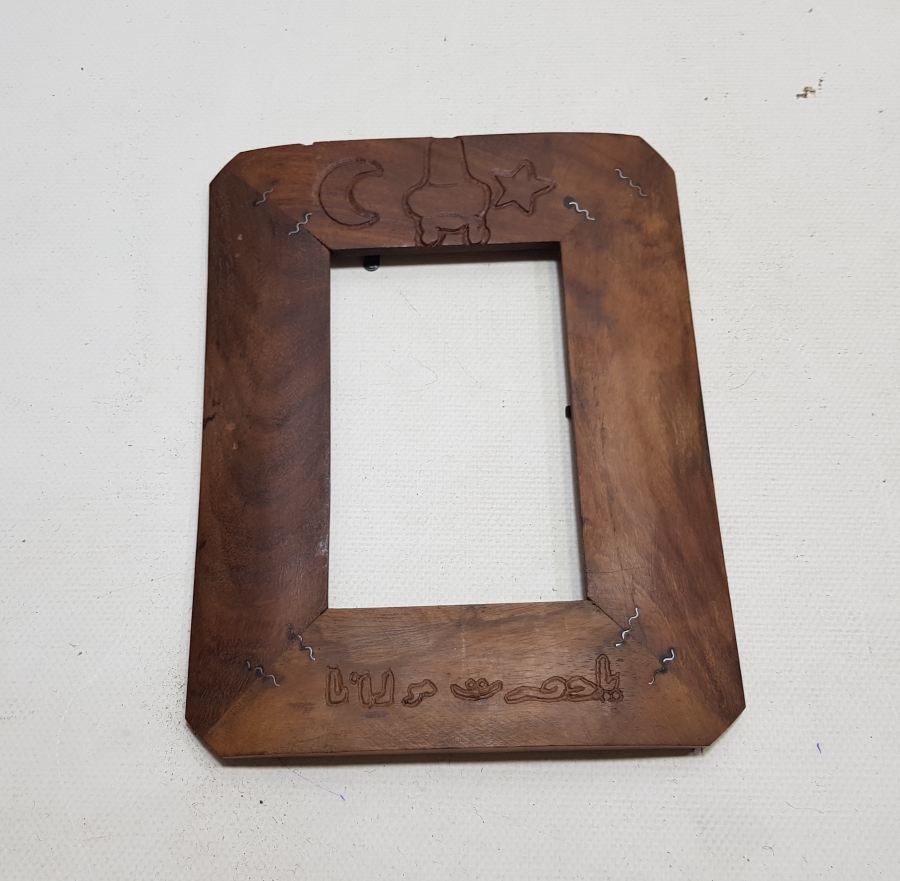ÜZERİ AY YILDIZLI - OSMANLICA YAZILI VE MEVLEVİ SİKKELİ ÖZEL YAPIM AHŞAP FOTOĞRAF ÇERÇEVESİ