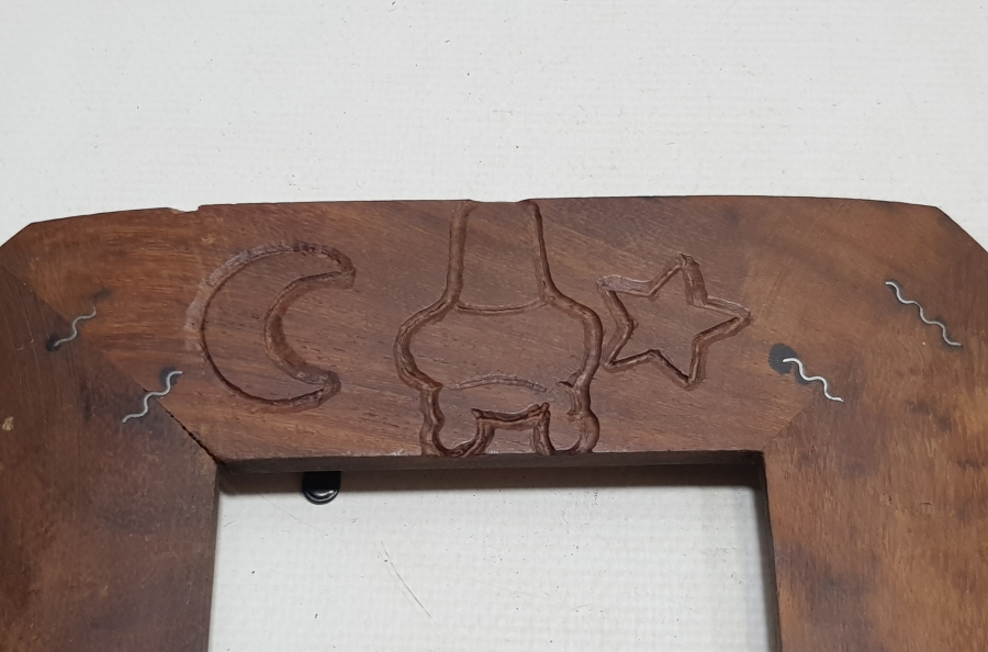 ÜZERİ AY YILDIZLI - OSMANLICA YAZILI VE MEVLEVİ SİKKELİ ÖZEL YAPIM AHŞAP FOTOĞRAF ÇERÇEVESİ