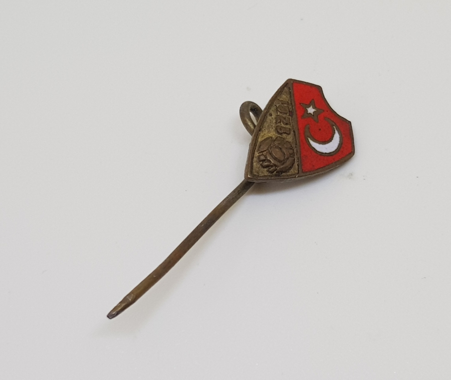 ÜZERİ MİNE İŞÇİLİKLİ ANTİKA TFF ROZET