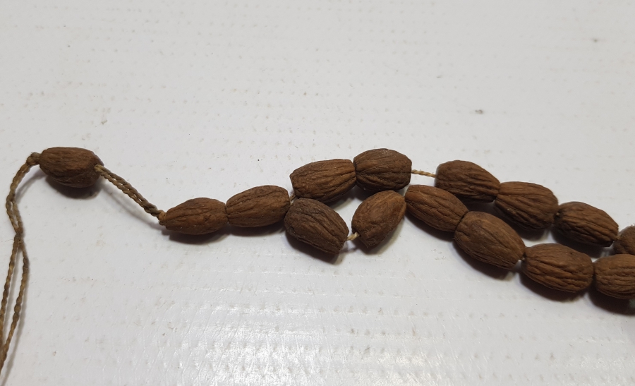 ZEYTİN ÇEKİRDEKLERİNDEN YAPILMIŞ OSMANLI DÖNEMİ TESPİH