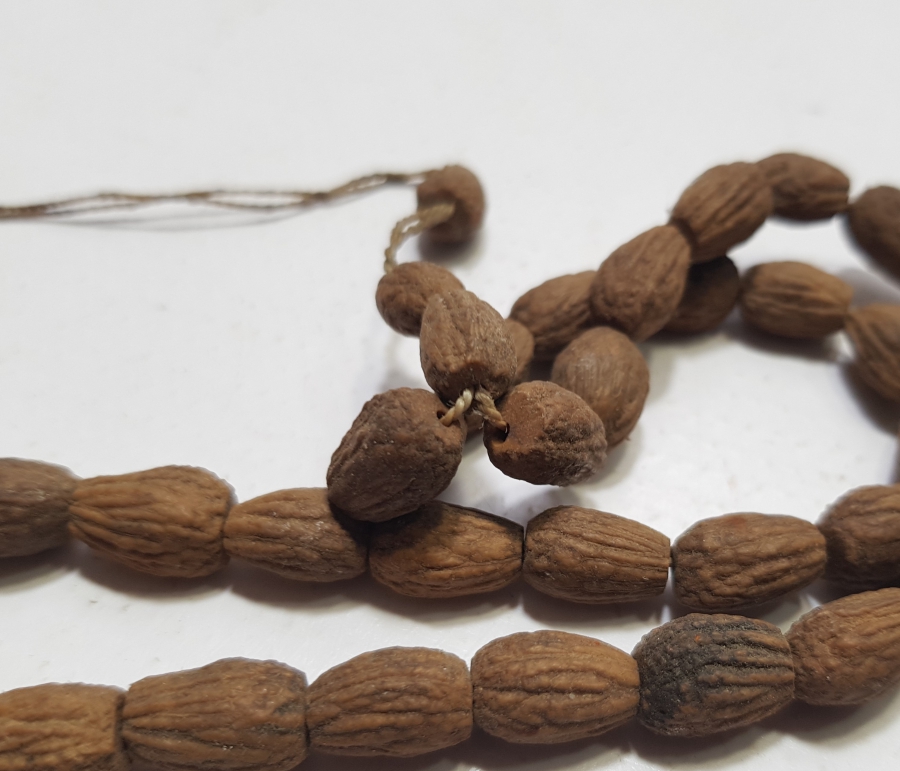 ZEYTİN ÇEKİRDEKLERİNDEN YAPILMIŞ OSMANLI DÖNEMİ TESPİH