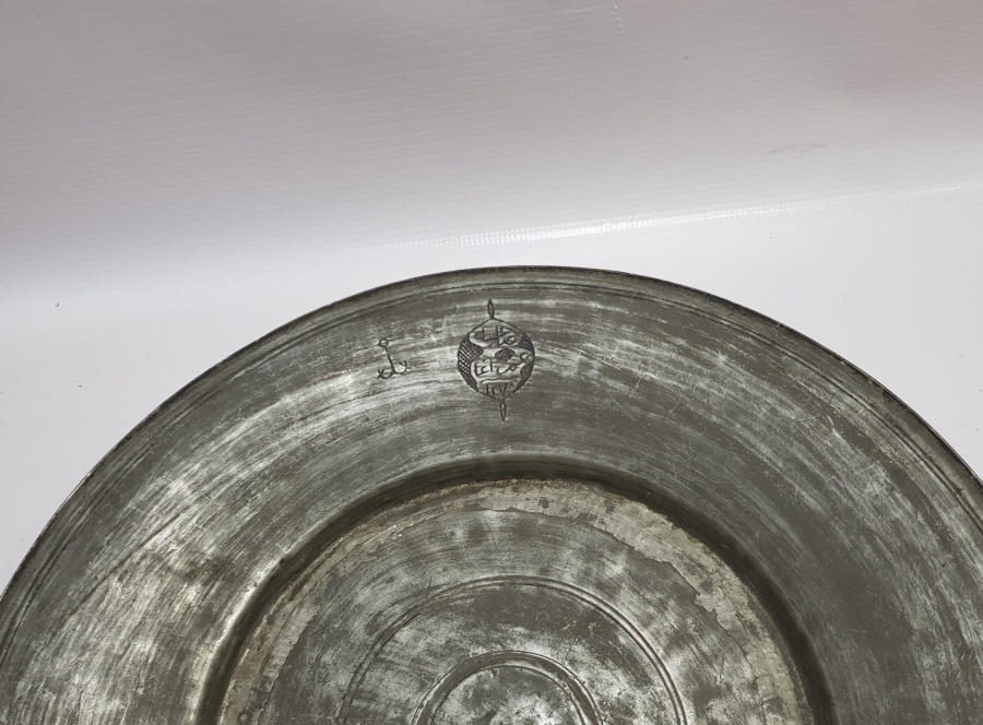 ÜZERİNDE DENİZCİ REMİZİ BULUNAN OSMANLI DÖNEMİ DEV BOYDA YENİÇERİ AĞASINA AİT DEV BOY ORTA LENGERİ