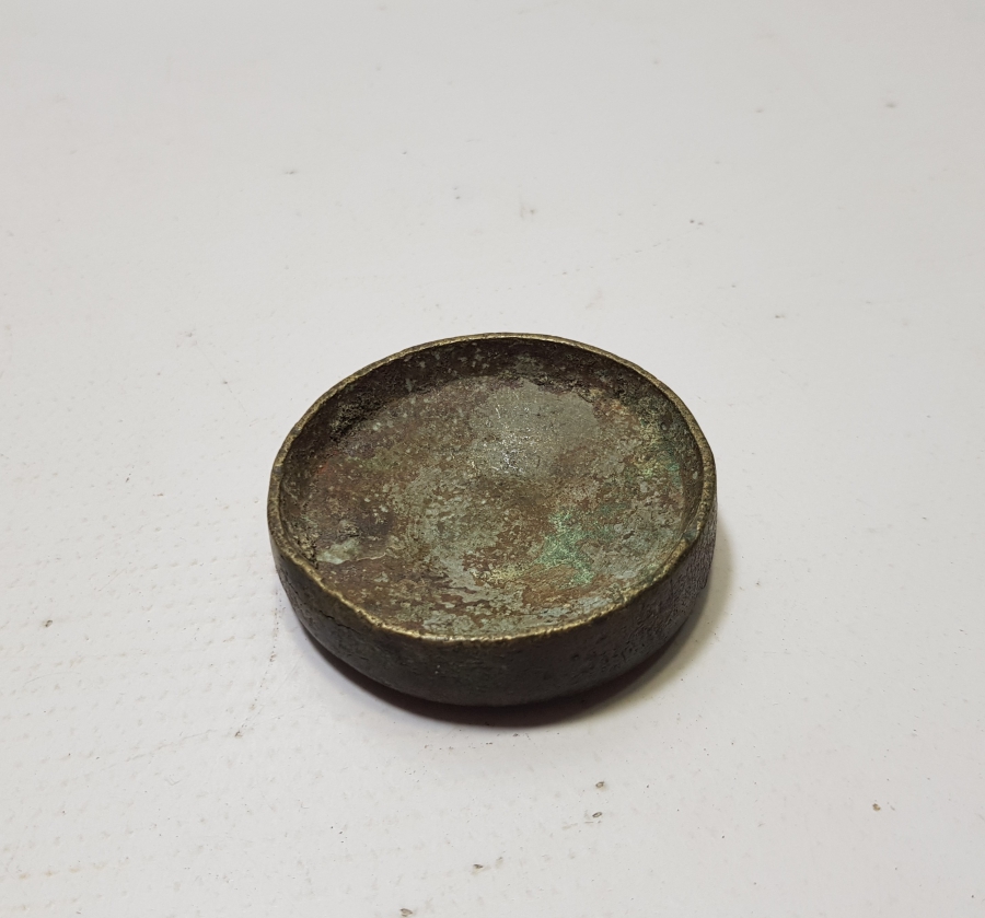 1954 TARİHLİ BRONZ DÖKÜM ARAPÇA YAZILI OBJE