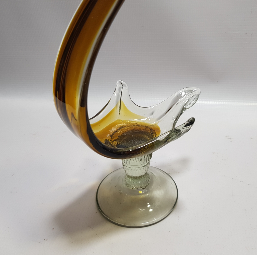 KUĞU FORMUNDA YAPILMIŞ ÜFLEME CAMDAN MAMUL KOPARMA İŞÇİLİKLİ ANTİKA LOKUMLUK - İKRAMLIK