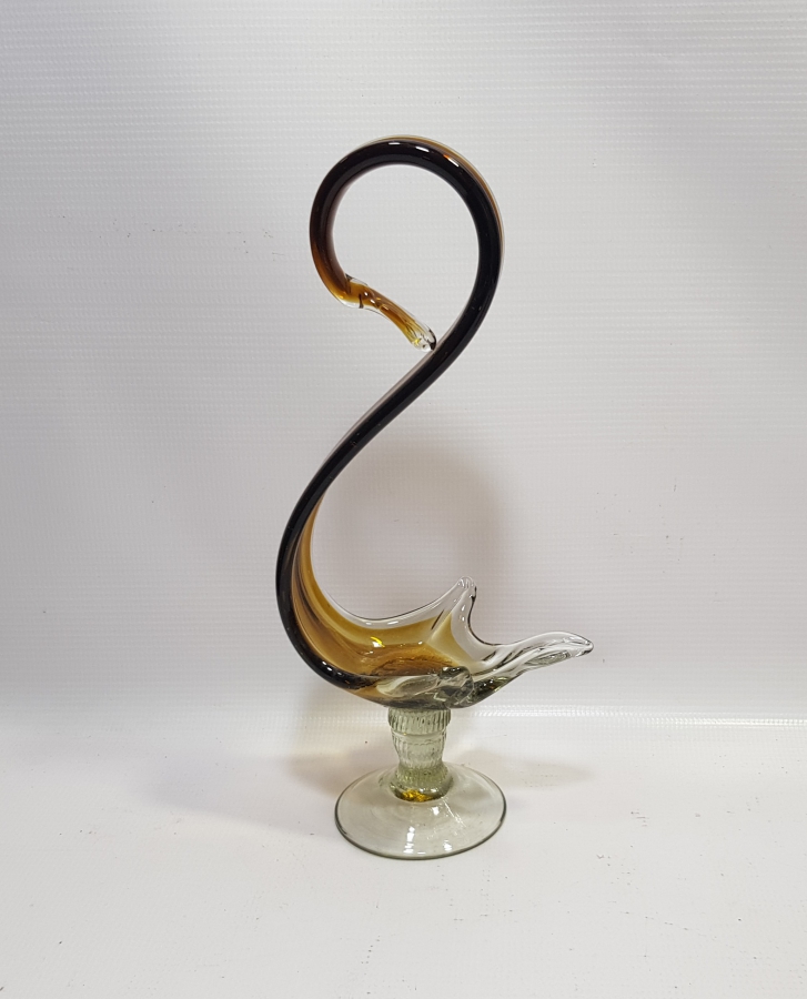 KUĞU FORMUNDA YAPILMIŞ ÜFLEME CAMDAN MAMUL KOPARMA İŞÇİLİKLİ ANTİKA LOKUMLUK - İKRAMLIK