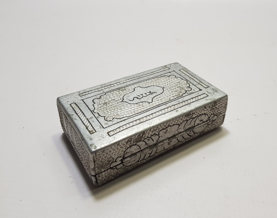 ÜZERİNDE OSMANLI DEVLET ARMASI BULUNAN EL YAPIMI ESARET YADİGARI TÜTÜN TABAKASI