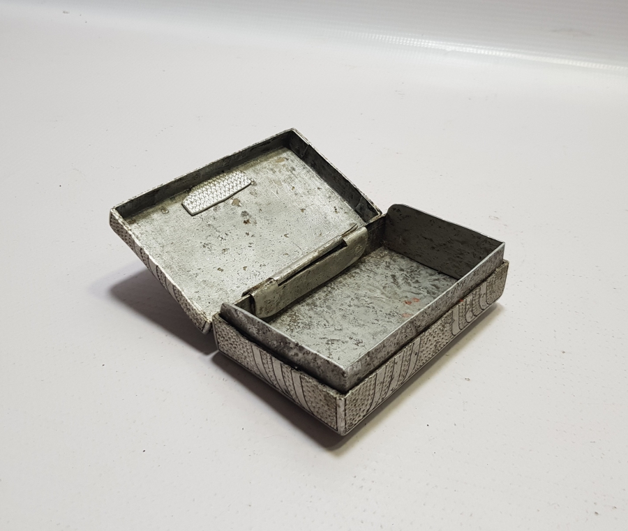 ÜZERİNDE OSMANLI DEVLET ARMASI BULUNAN EL YAPIMI ESARET YADİGARI TÜTÜN TABAKASI