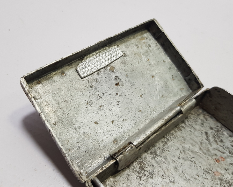 ÜZERİNDE OSMANLI DEVLET ARMASI BULUNAN EL YAPIMI ESARET YADİGARI TÜTÜN TABAKASI