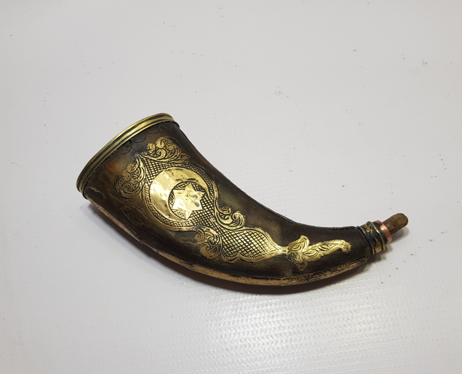 ÜZERİ AY YILDIZLI OSMANLI DÖNEMİ BOYNUZ BARUTLUK