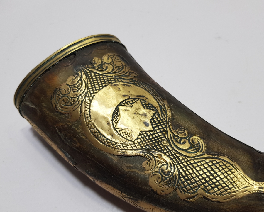 ÜZERİ AY YILDIZLI OSMANLI DÖNEMİ BOYNUZ BARUTLUK