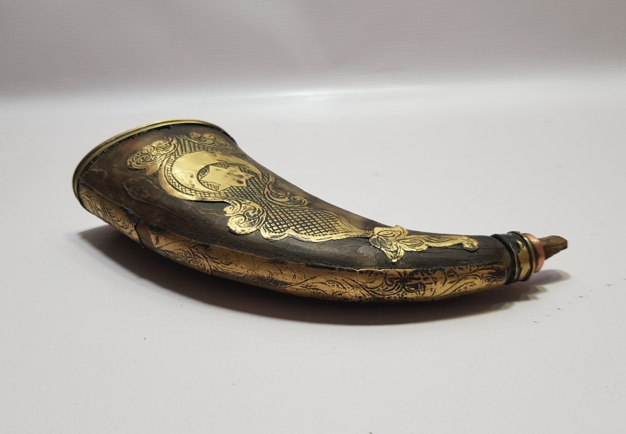 ÜZERİ AY YILDIZLI OSMANLI DÖNEMİ BOYNUZ BARUTLUK