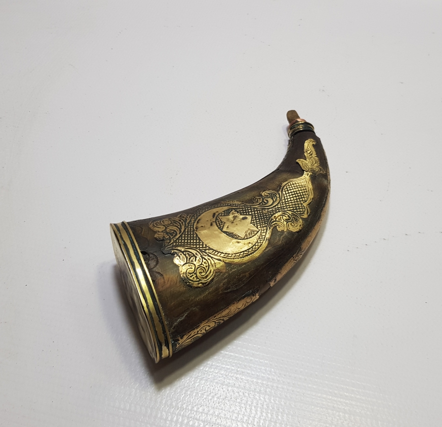 ÜZERİ AY YILDIZLI OSMANLI DÖNEMİ BOYNUZ BARUTLUK