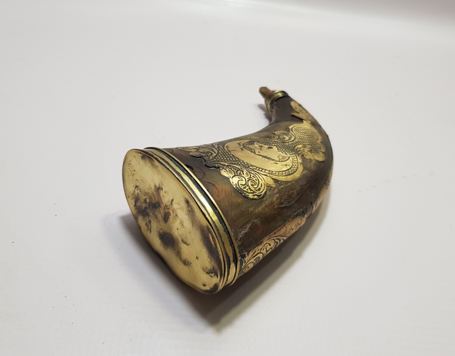 ÜZERİ AY YILDIZLI OSMANLI DÖNEMİ BOYNUZ BARUTLUK