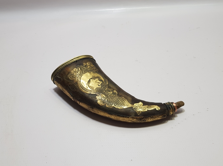 ÜZERİ AY YILDIZLI OSMANLI DÖNEMİ BOYNUZ BARUTLUK