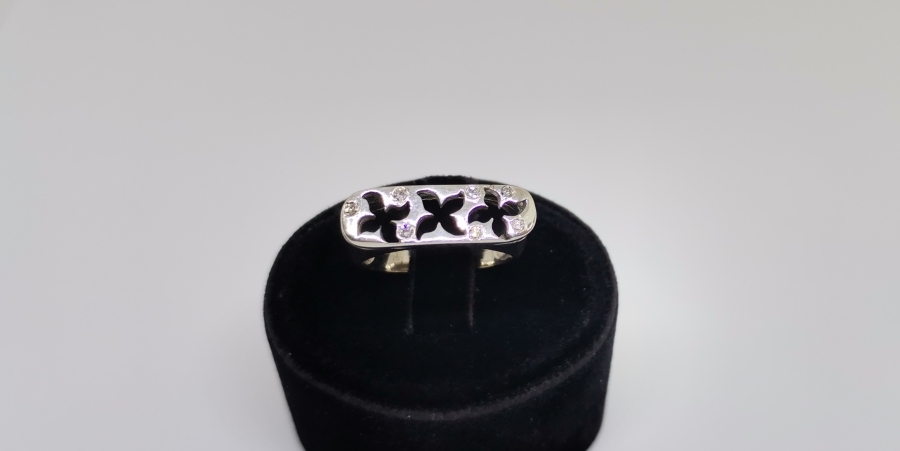 DÖRT YAPRAKLI YONCA MODELLİ PIRLANTA YÜZÜK