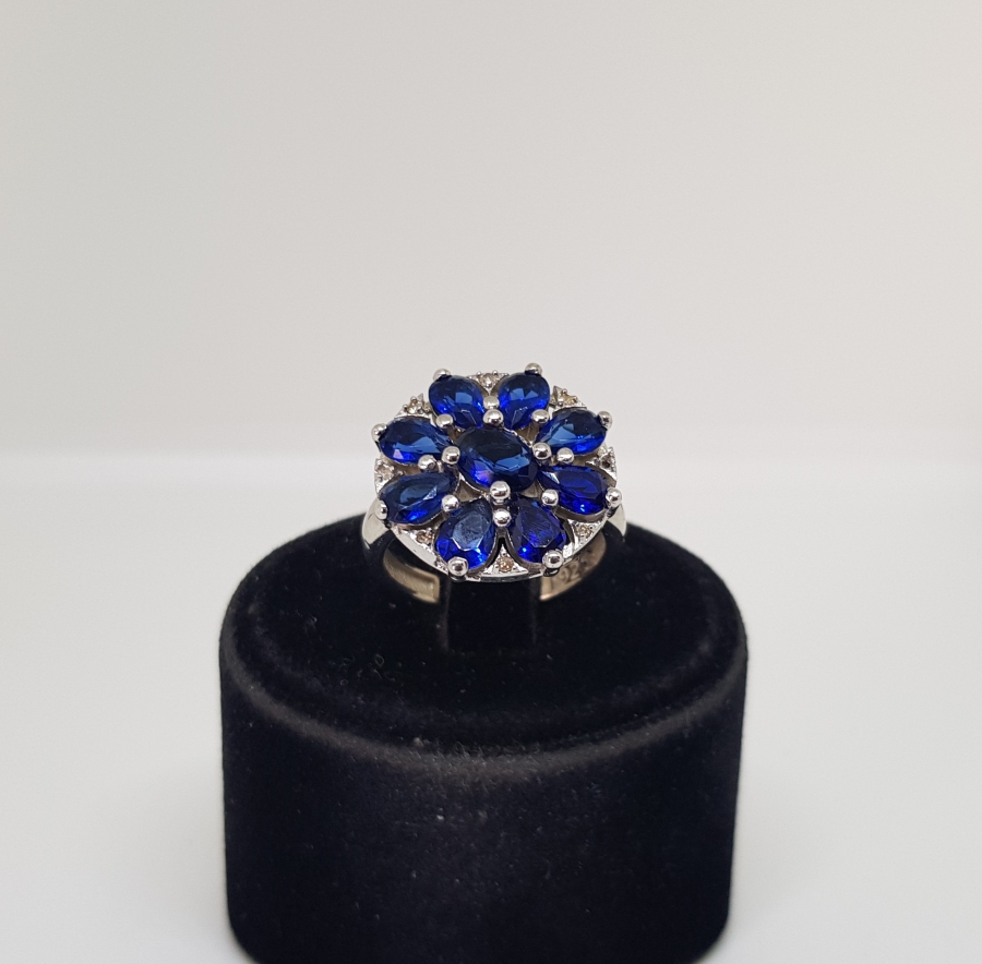 SAFİR VE PIRLANTA TAŞLI GÜNEŞ MODELİ YÜZÜK