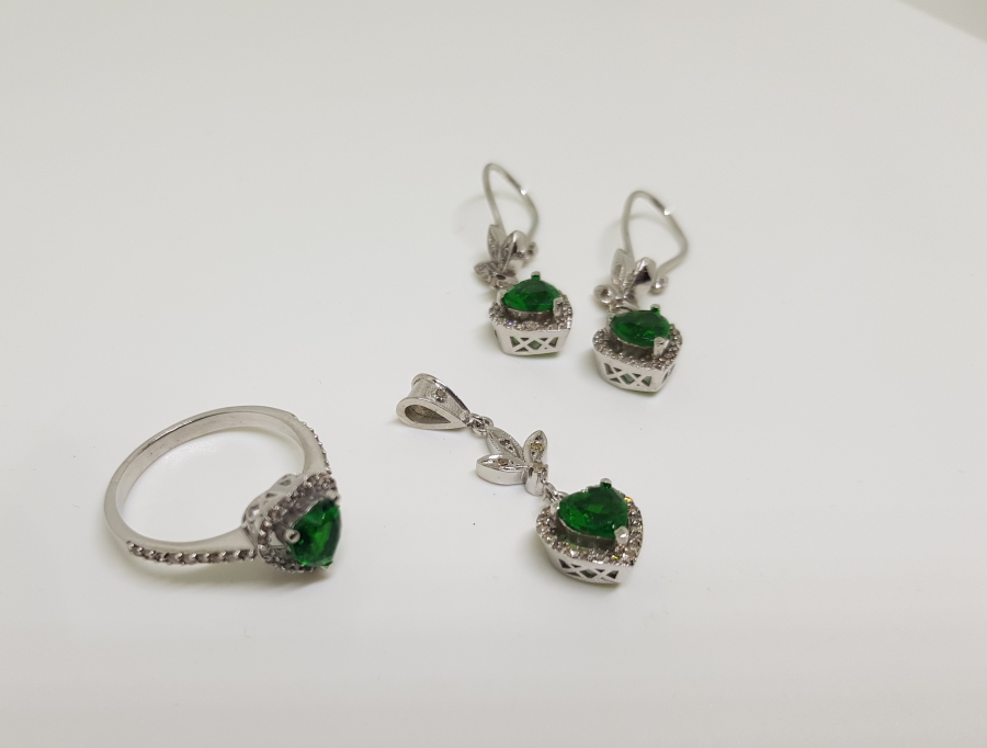 ZÜMRÜT VE PIRLANTA TAŞLI KOLYE KÜPE YÜZÜK TAKIMI