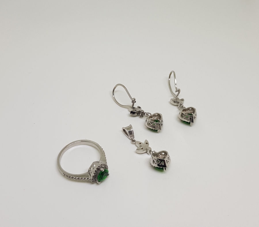 ZÜMRÜT VE PIRLANTA TAŞLI KOLYE KÜPE YÜZÜK TAKIMI