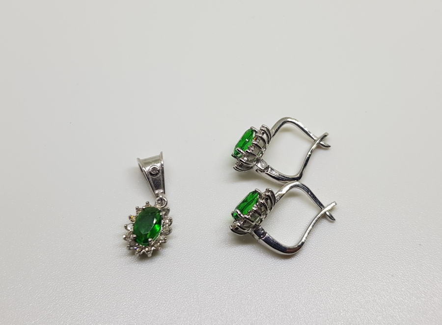 ZÜMRÜT VE PIRLANTA TAŞLI KOLYE KÜPE TAKIMI