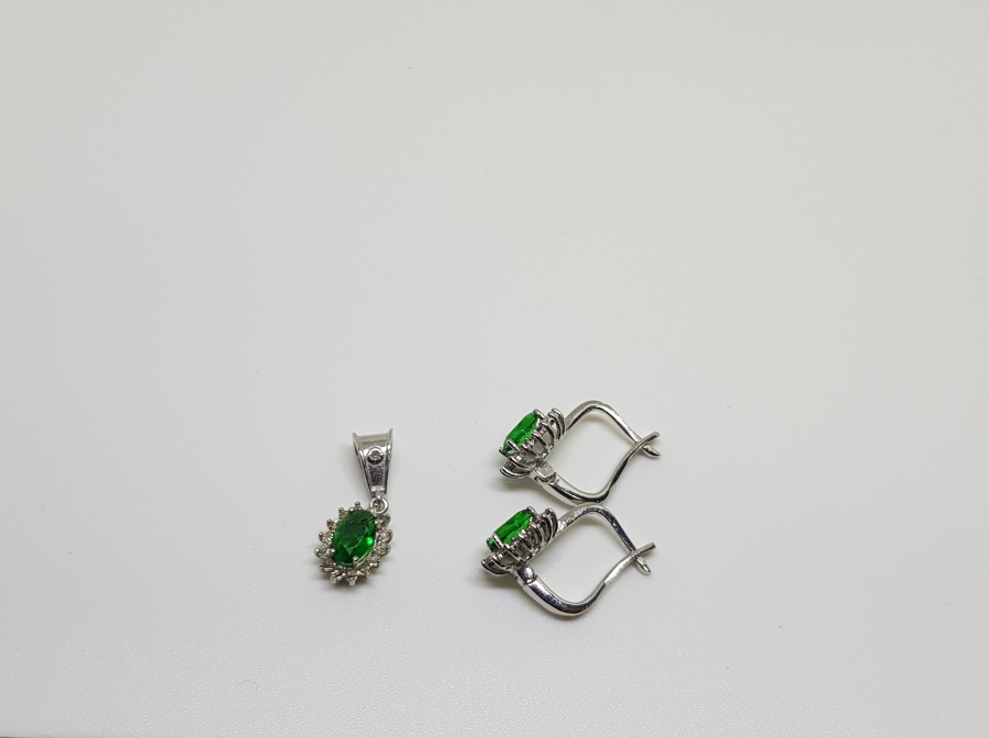 ZÜMRÜT VE PIRLANTA TAŞLI KOLYE KÜPE TAKIMI