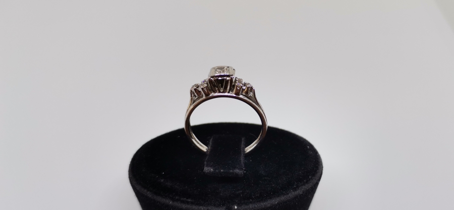 KARE MODELİ PIRLANTA TAŞLI YÜZÜK